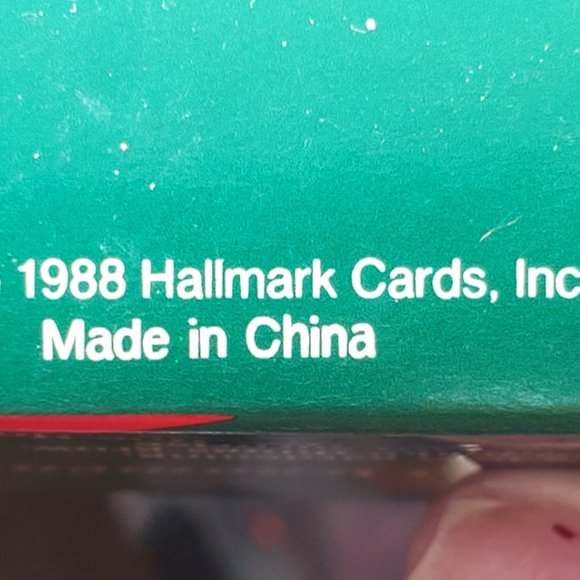 1988 Hallmark Keepsake Ornament - Hoe-Hoe-Hoe - Picture 3 of 8